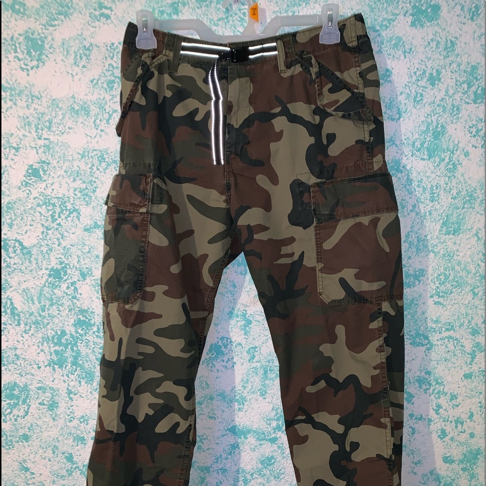 Levis camo cargo pants